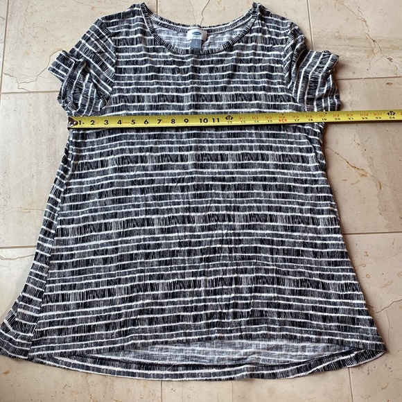 Old Navy tee - Picture 5 of 6